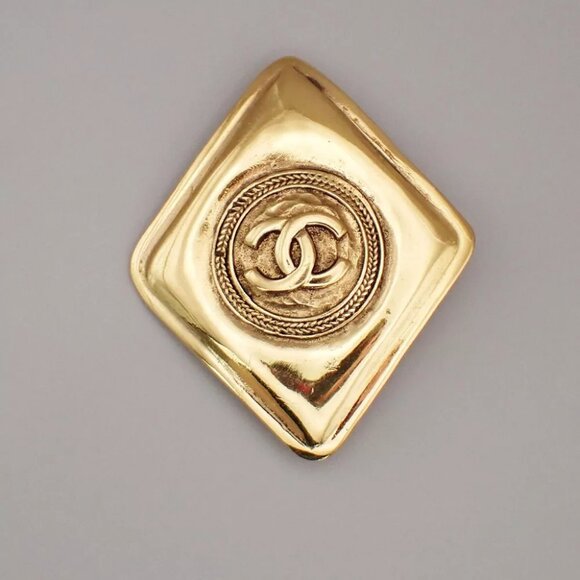 CHANEL CC Logo Pin Brooch Diamond Shape Gold France Vintage Accessory